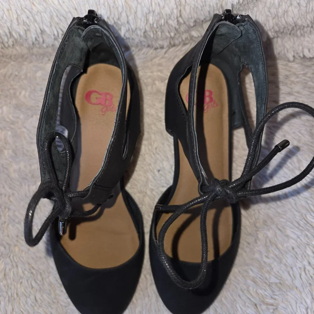 GB Girls Size 4 Black Accorde Cut Out Heeled Dress Shoes, NWT